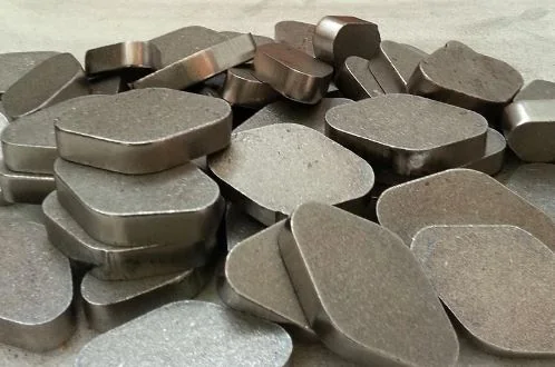 figure 5 a tumble finish on metal - Inovatec Machinery 텀블링 대량 마감 후 금속 표면 예시