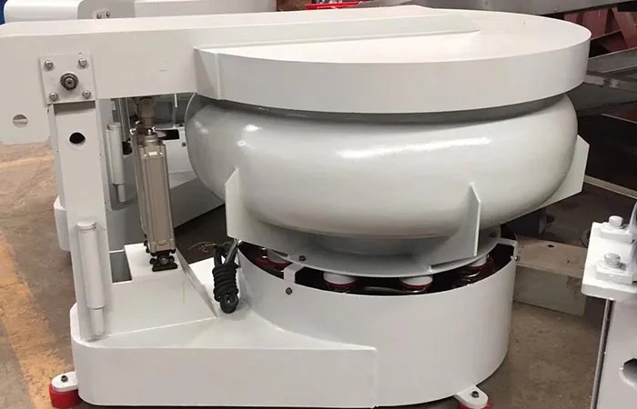 vibratory finishing machine with sound cover - Inovatec Machinery 진동 연마기 유지보수 가이드: 8단계 점검·고장 예방 관련 이미지