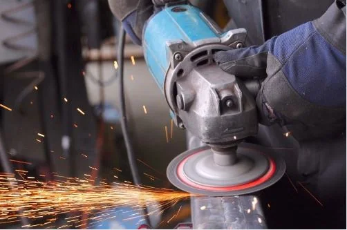 figure 2 sanding metal smooth - Inovatec Machinery 금속 샌딩으로 표면을 정리하는 예시