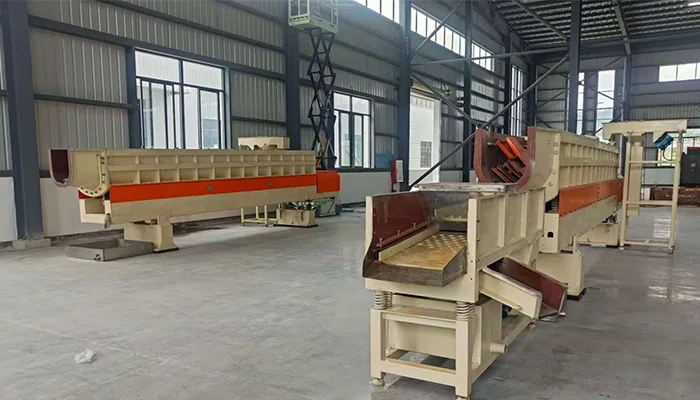 Inovatec Machinery 알루미늄 강철 및 황동 부품의 표면 평탄화 및 모서리 라운딩을 위한 종방향 선형 진동 연마기 LTG6500