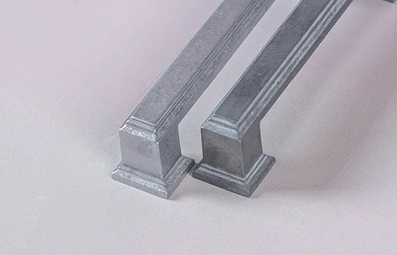 Zinc parts before and after polishing 2 - Inovatec Machinery 표면 가공 전후 사례
