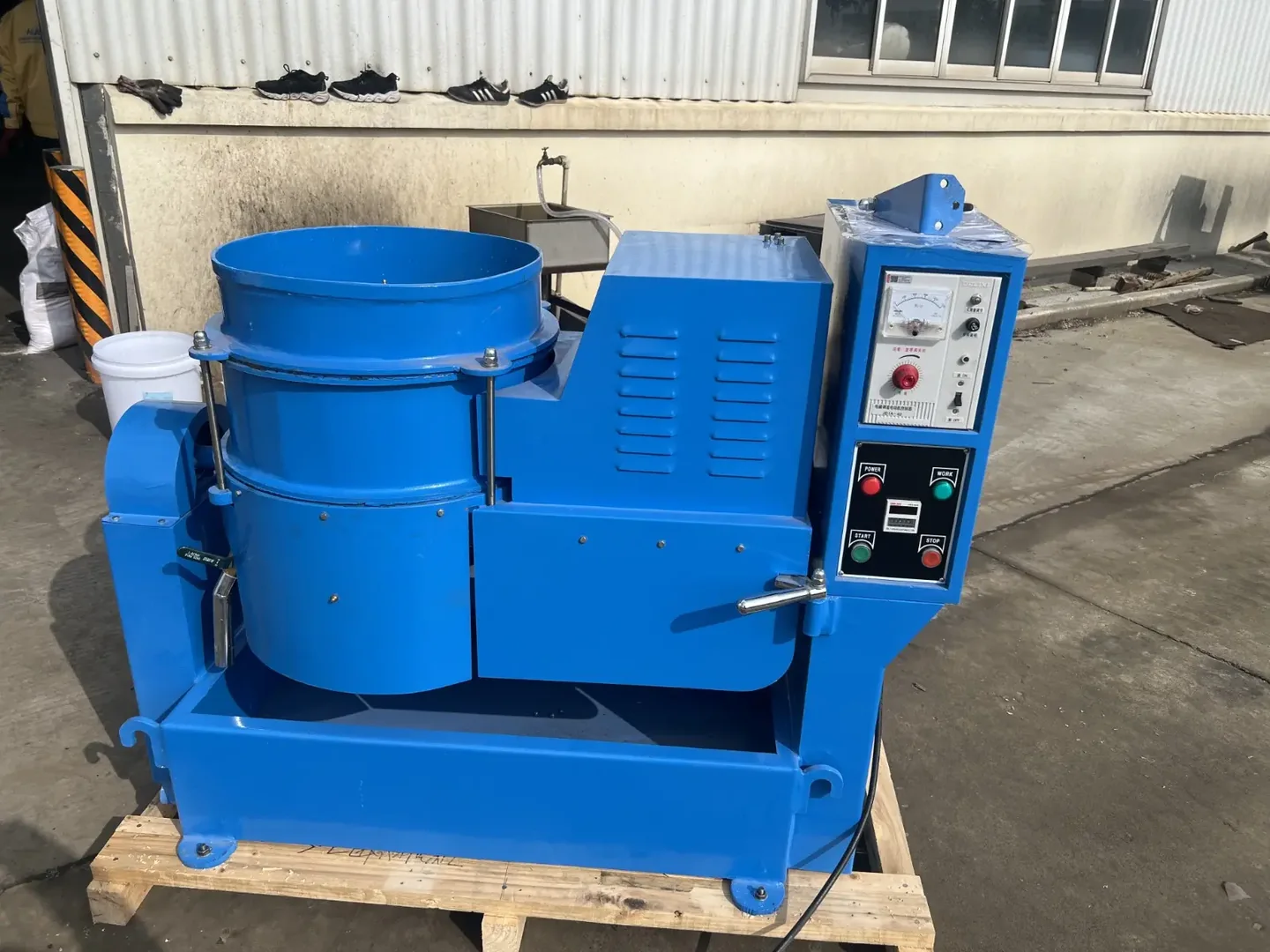 Inovatec Machinery 원심 디스크 마무리 공정에서 사전 연마에 사용되는 플라스틱 매체