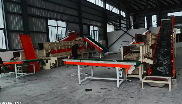 Inovatec Machinery LTG6500 금속 부품의 연속 디버링 디스케일링 및 폴리싱을 위한 종방향 선형 진동 피니셔