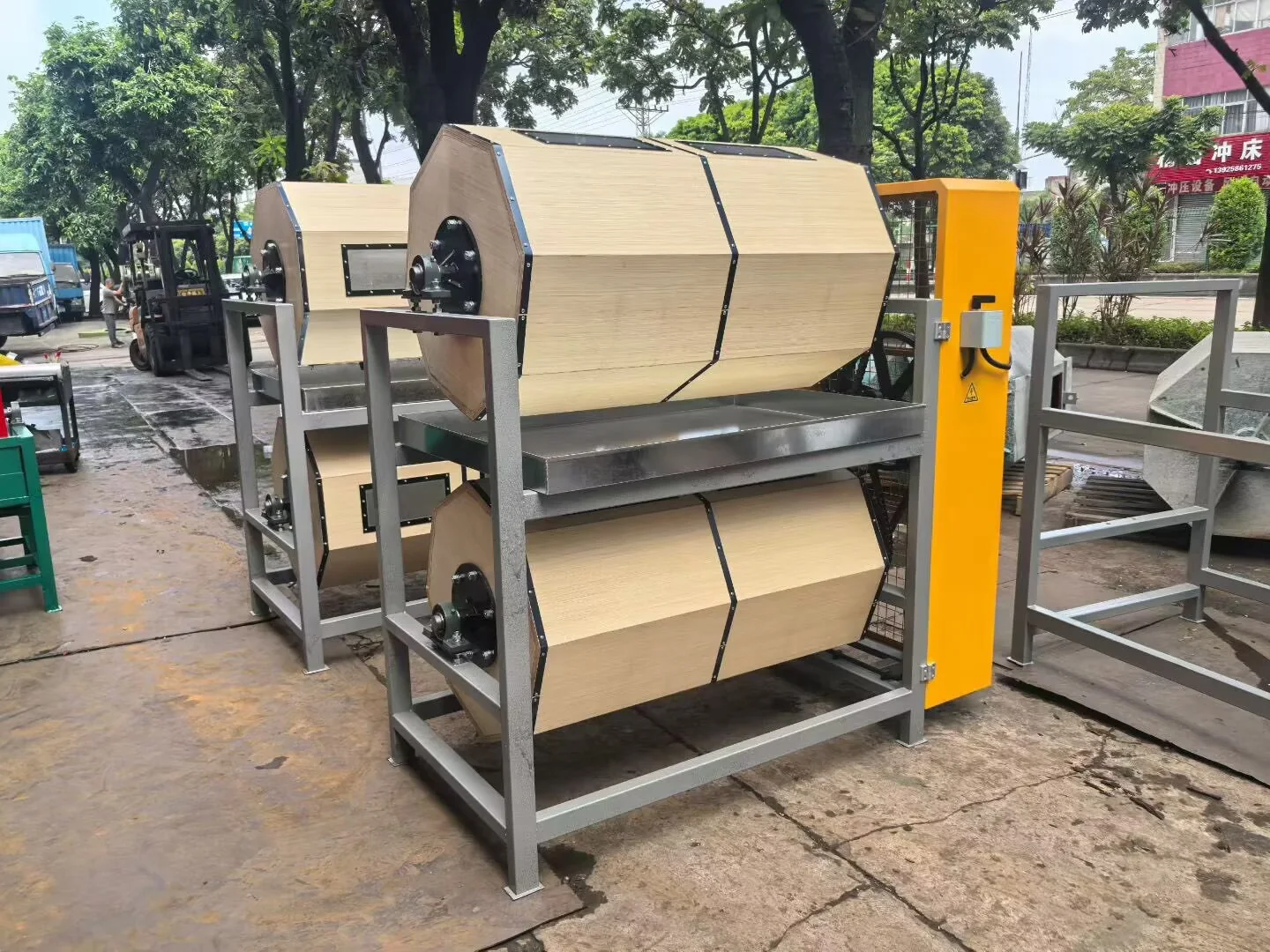 JFH Dry Rotary Barrel Machine for Bamboo Polishing - Inovatec Machinery 마작 타일 3단계 회전식 배럴 연마 사례 관련 이미지