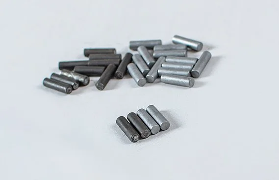 parts-surface-condition-before-and-after-finishing - Inovatec Machinery 원문에 제시된 연마 전후 철 핀 표면 비교
