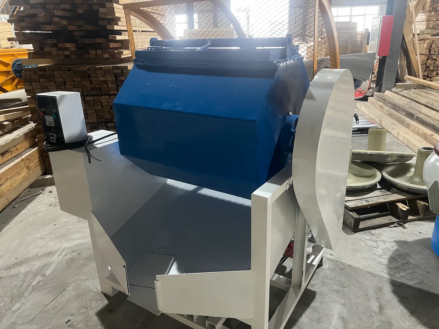 Inovatec Machinery 알루미늄 및 황동 부품을 다듬고 연마하기 위한 회전식 배럴 텀블러