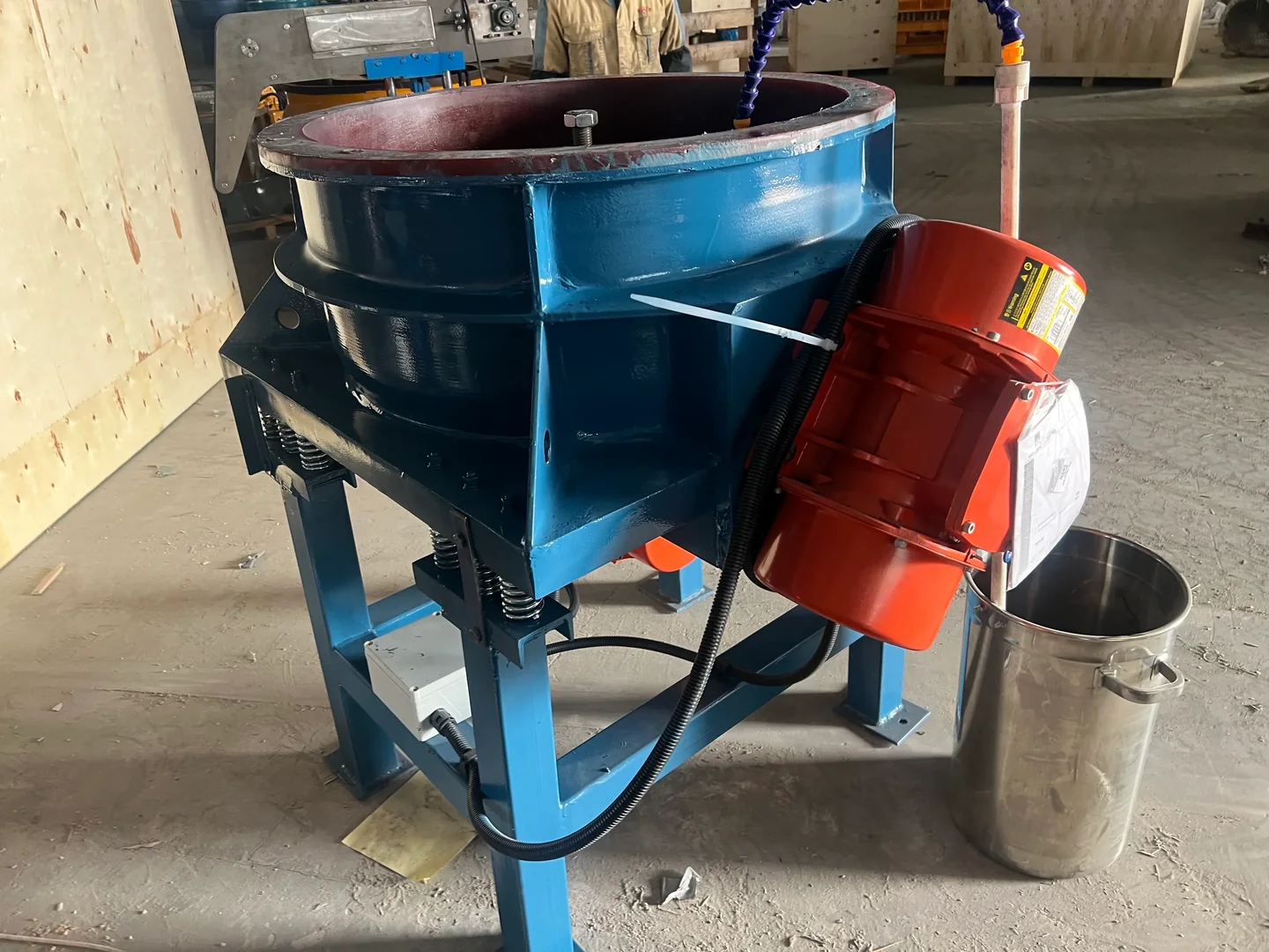 Inovatec Machinery 연마 전후의 알루미늄 휠 표면 클로즈업
